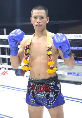 เจริญยศ บุญลานนามวยไทย